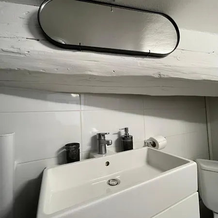 Asian Touch - A Deux Sous Les Toits Apartment *