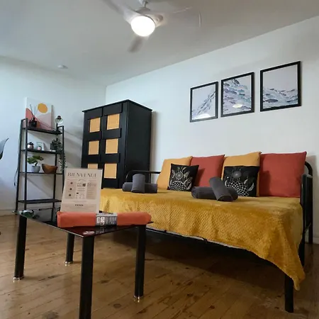 Asian Touch - A Deux Sous Les Toits Apartment